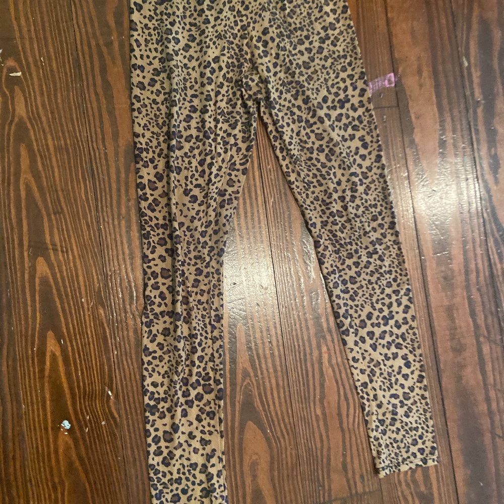Leopard print leggings